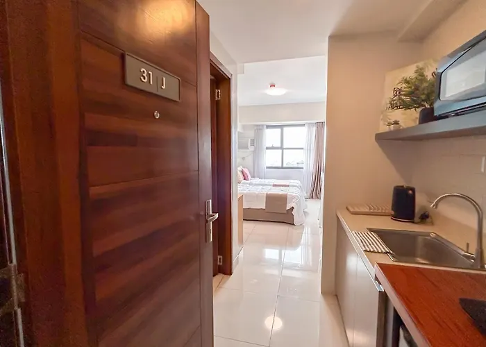 Cozy Space By Nomad Space Ph At Horizons 101 With Pool, Netflix, Wifi 세부